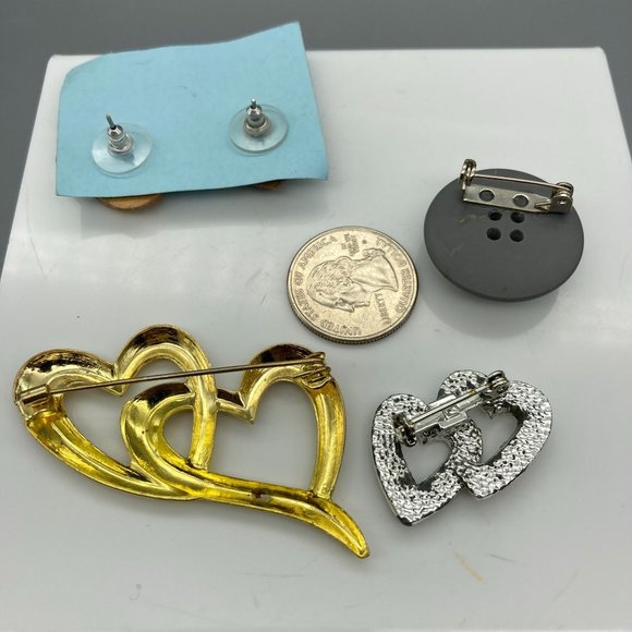 Vintage Heart Jewelry Lot, Fun Bundle of 3 Brooches and One Stud Earrings Pair - Picture 4 of 4